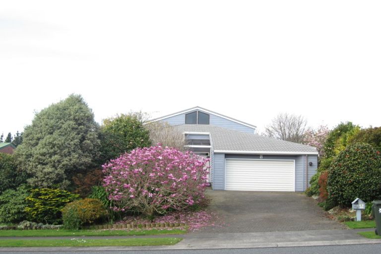 Photo of property in 64 Karina Road, Merrilands, New Plymouth, 4312