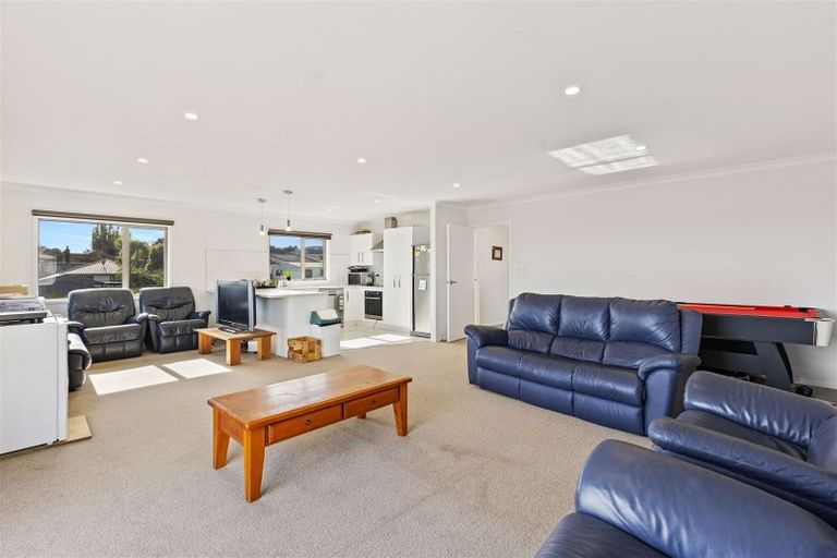 Photo of property in 27a Kirrie Avenue, Te Atatu South, Auckland, 0610