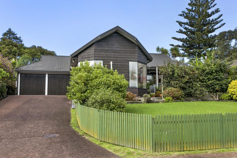 Photo of property in 6b Woodfern Crescent, Titirangi, Auckland, 0604