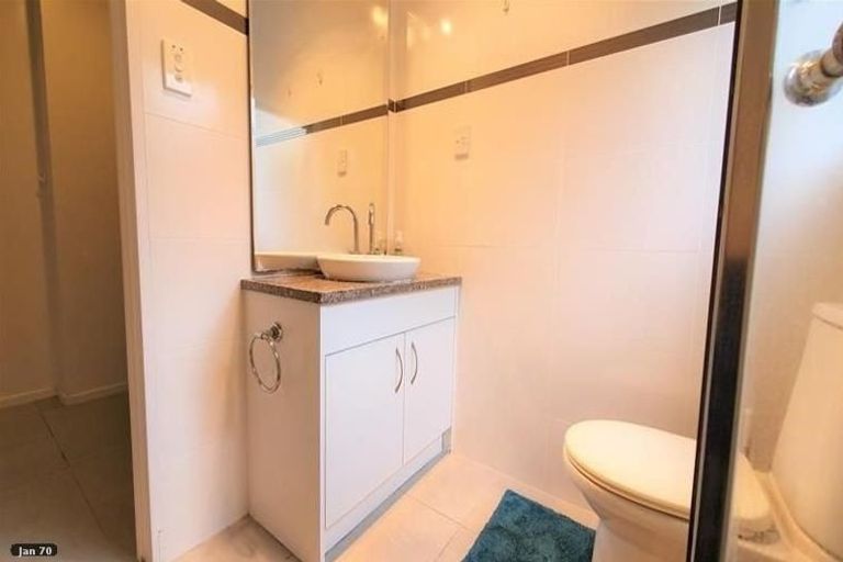 Photo of property in 29a Raleigh Road, Northcote, Auckland, 0627