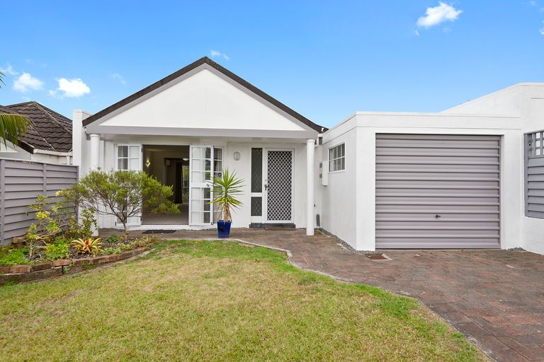 Property details for 14 Mcalister Place, Mount Roskill, Auckland, 1041