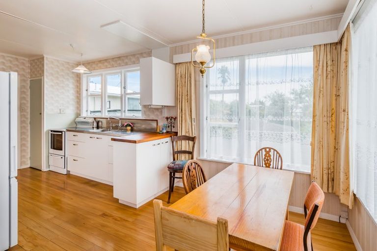 Photo of property in 21 Gray Avenue, Paraparaumu Beach, Paraparaumu, 5032