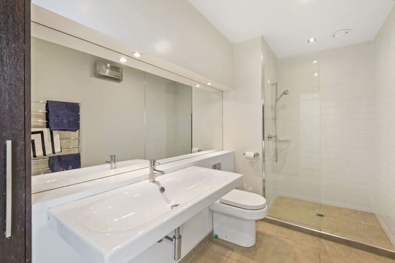 Photo of property in 12 Holly Road, St Albans, Christchurch, 8014