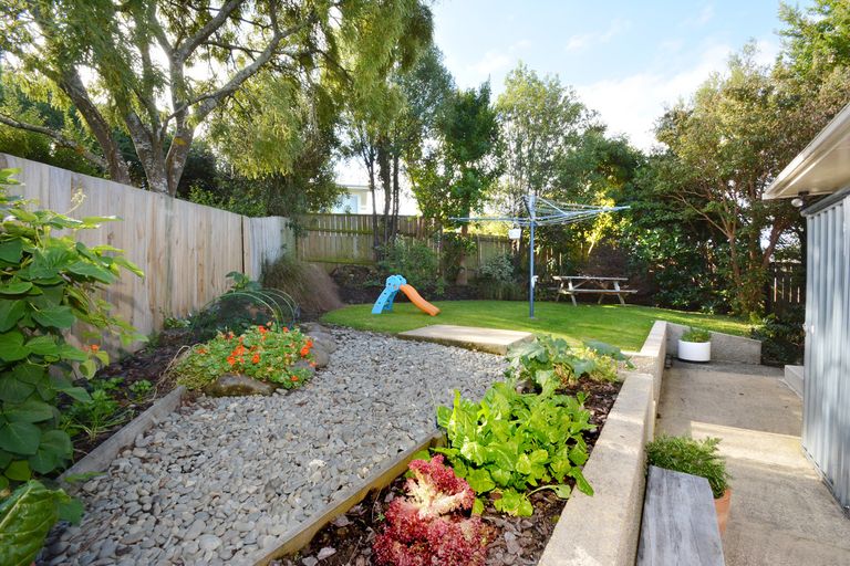 Photo of property in 15 Pioneer Crescent, Helensburgh, Dunedin, 9010