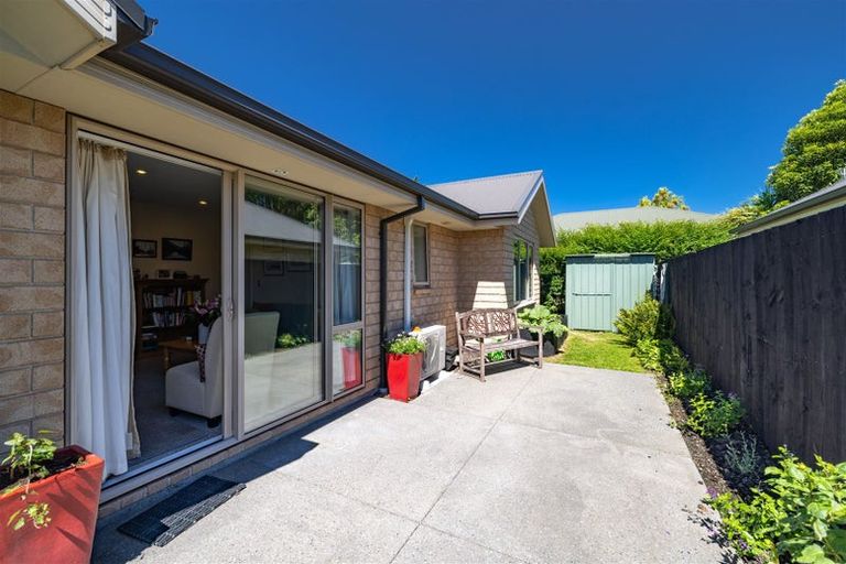 Photo of property in 2/61 Middlepark Road, Sockburn, Christchurch, 8042