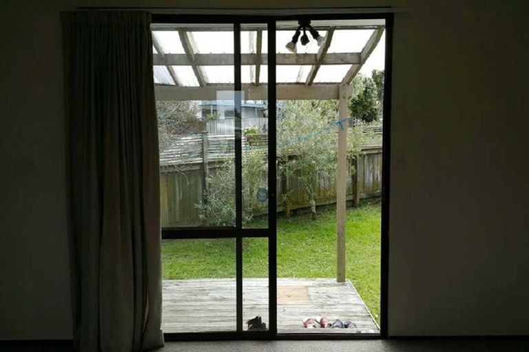 Photo of property in 1/15 Cyril Crescent, West Harbour, Auckland, 0618