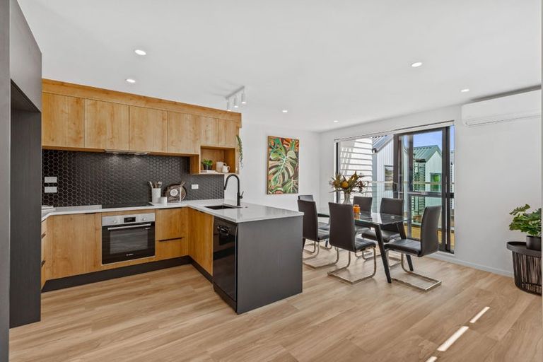 Photo of property in 7/13 Fairdale Place, Birkdale, Auckland, 0626