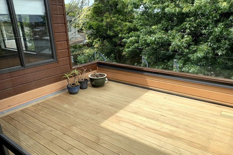 Photo of property in 2/17 Kennedy Avenue, Forrest Hill, Auckland, 0620