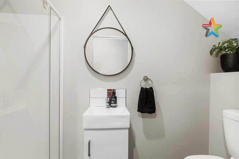 Photo of property in 10 Swain Grove, Riverstone Terraces, Upper Hutt, 5018