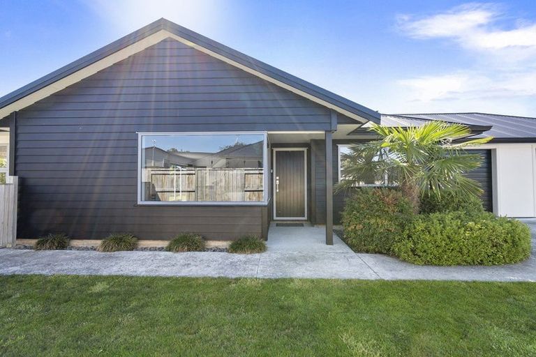 Photo of property in 6 Waimarama Court, Roslyn, Palmerston North, 4414