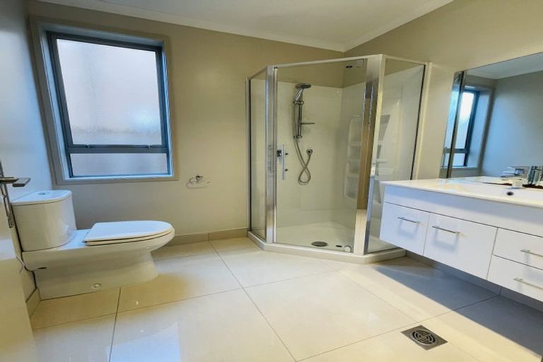 Photo of property in 23 Horizon Road, Oteha, Auckland, 0632