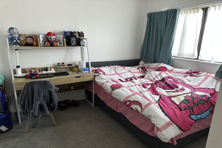 Photo of property in 113e Sycamore Drive, Sunnynook, Auckland, 0620