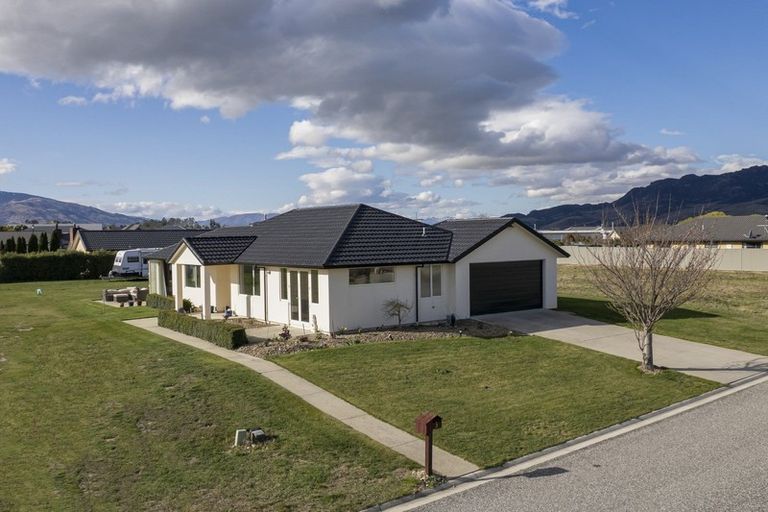 Photo of property in 3 De Bettencor Place, Mount Pisa, Cromwell, 9383