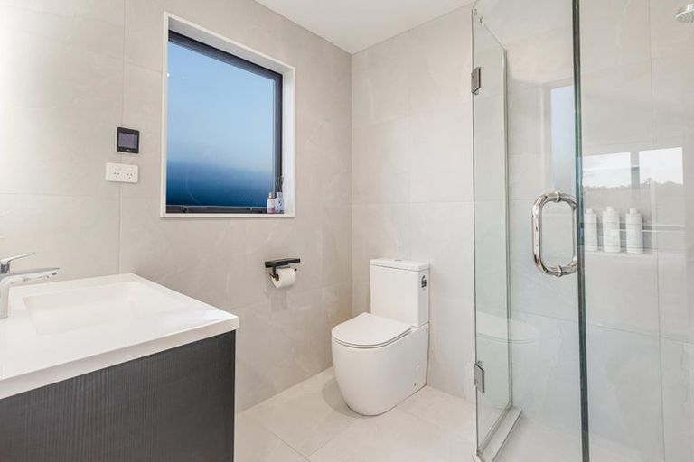 Photo of property in 24a Lumbarda Drive, Kumeu, 0810