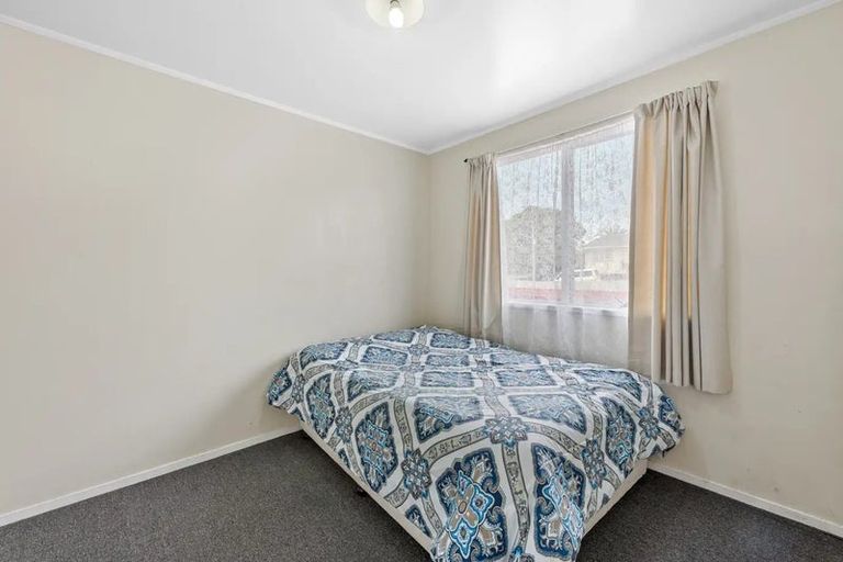 Photo of property in 22 Becker Drive, Weymouth, Auckland, 2103