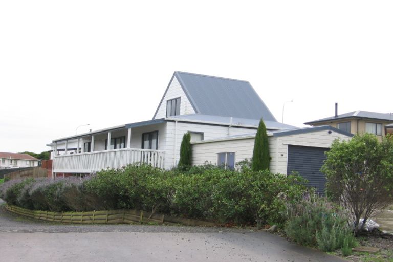 Photo of property in 18 Lydia Place, Kelvin Grove, Palmerston North, 4414