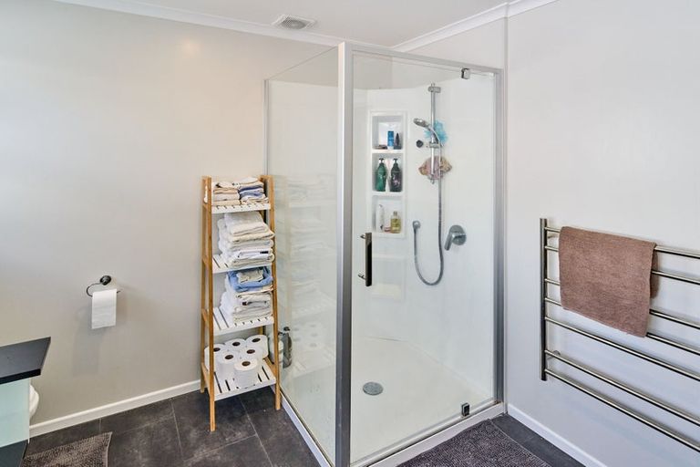 Photo of property in 6 Mayfair Place, Tawa, Wellington, 5028