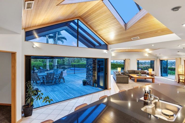 Photo of property in 115 Grand Drive, Orewa, 0931