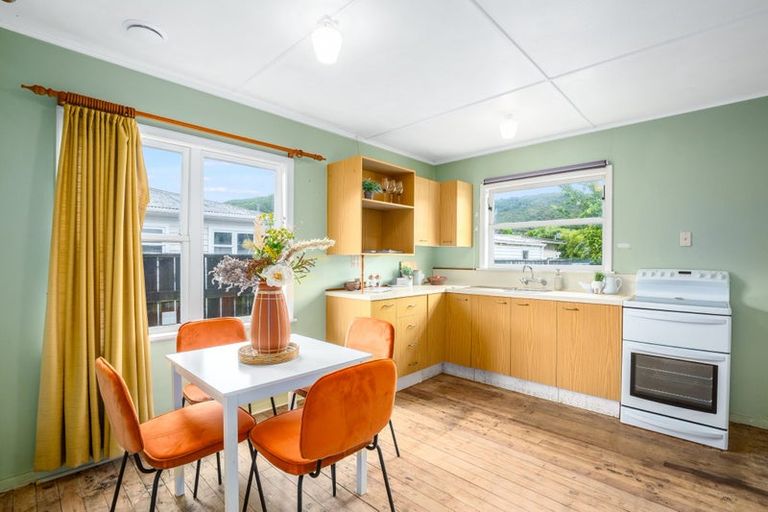Photo of property in 76 Peel Place, Wainuiomata, Lower Hutt, 5014