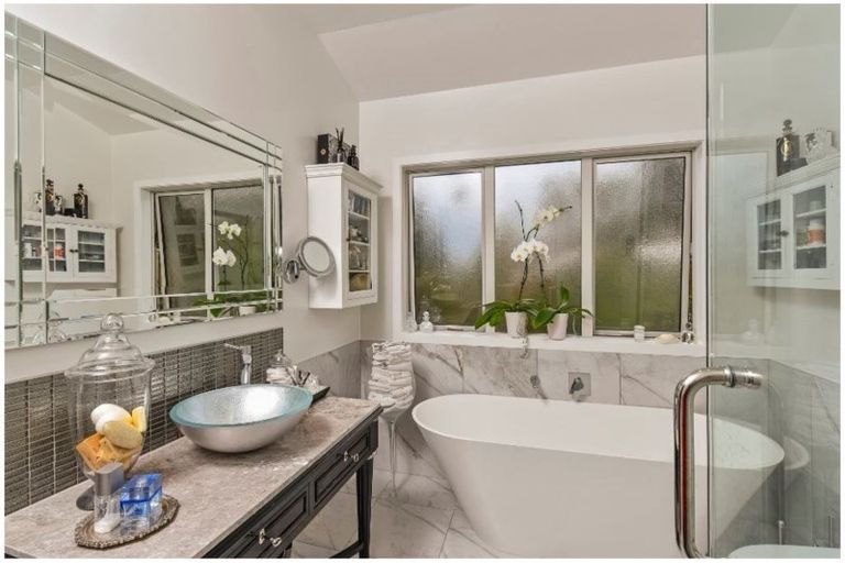 Photo of property in 5 Ti Tree Lane, Stanmore Bay, Whangaparaoa, 0932