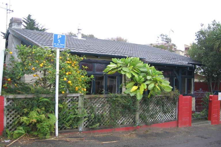 Photo of property in 5 Lawrence Road, Hospital Hill, Napier, 4110