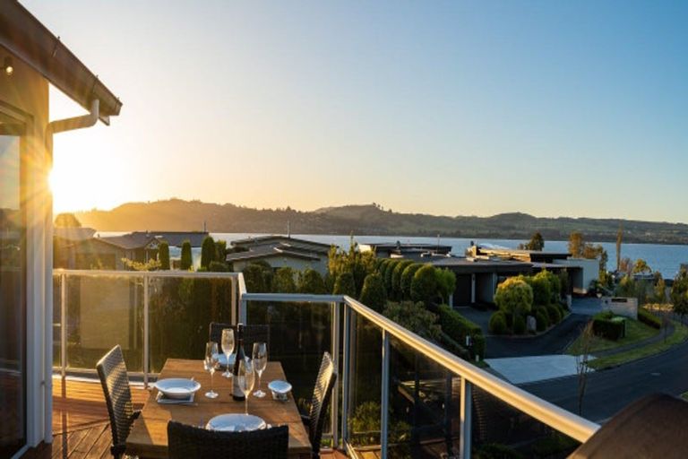 Photo of property in 24 Pukenamu Road, Rainbow Point, Taupo, 3330