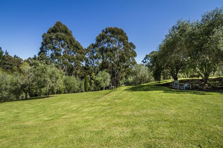 Photo of property in 102 Wright Road, Dairy Flat, 0794