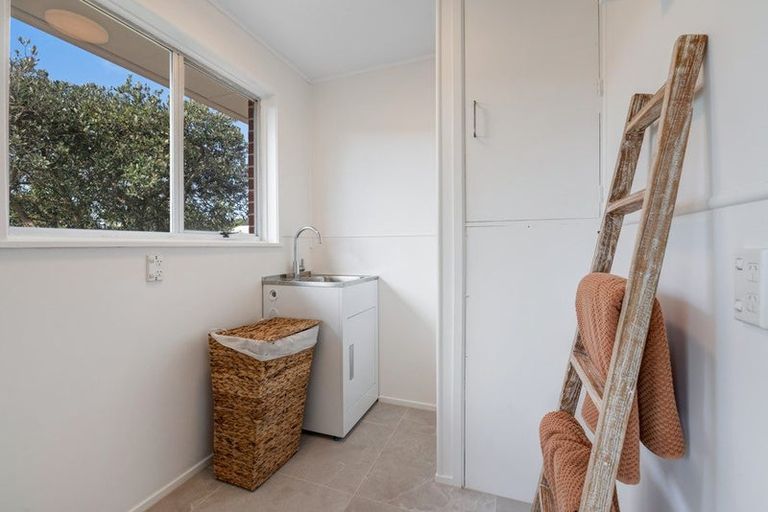 Photo of property in 3 View Road, Glenfield, Auckland, 0627