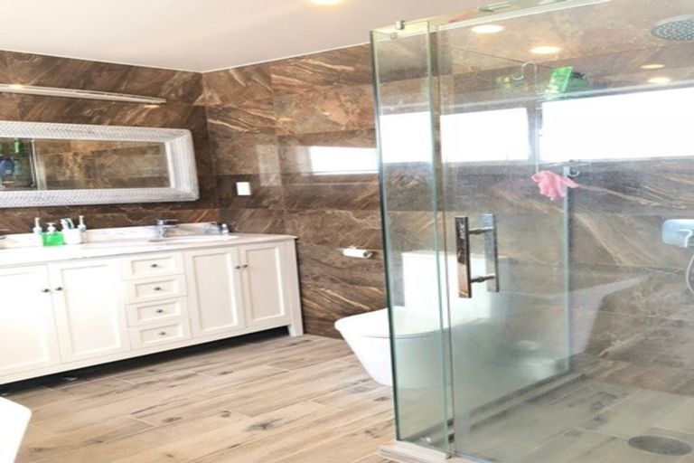 Photo of property in 19 Headland Drive, Long Bay, Auckland, 0630