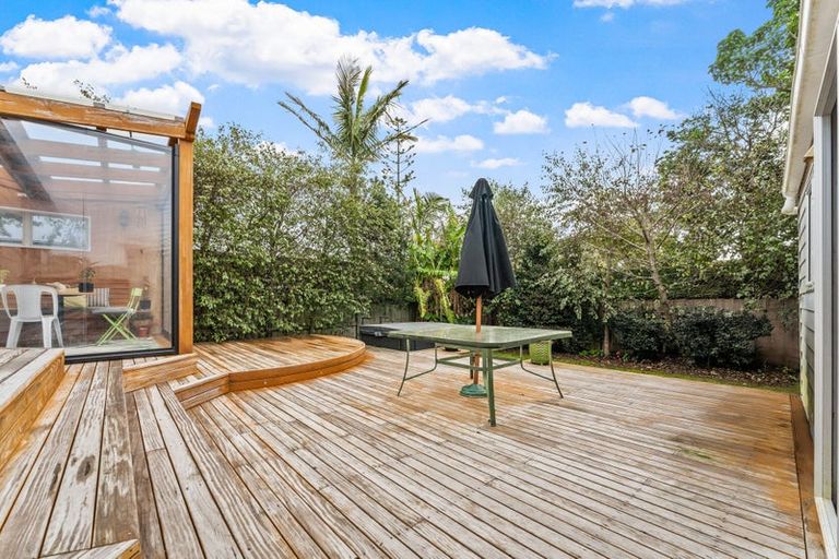 Photo of property in 30 Holiday Road, Stanmore Bay, Whangaparaoa, 0932