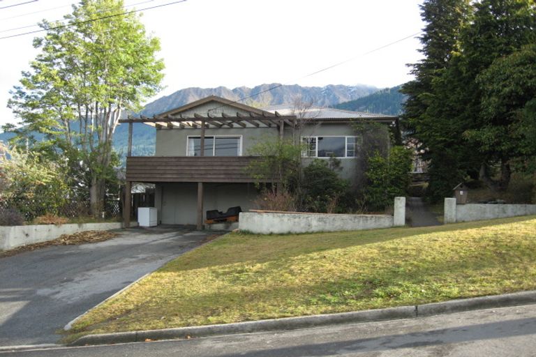Photo of property in 4 Suburb Street, Queenstown, 9300