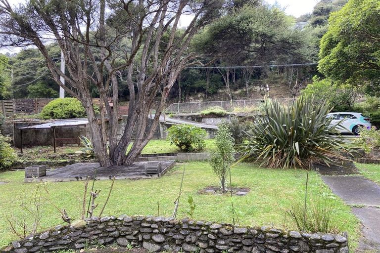 Photo of property in 28 Blue Mountains Road, Silverstream, Upper Hutt, 5019