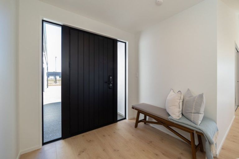 Photo of property in 14 Village Green Drive, Huntingdon, 7774