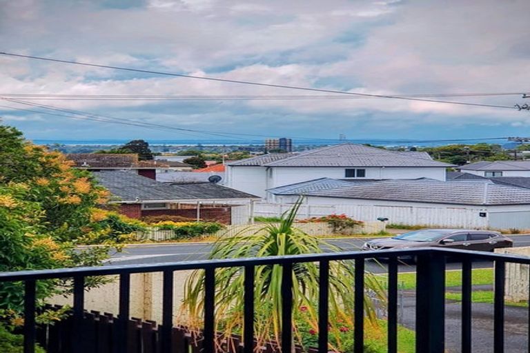 Photo of property in 50 Golf Road, New Lynn, Auckland, 0600