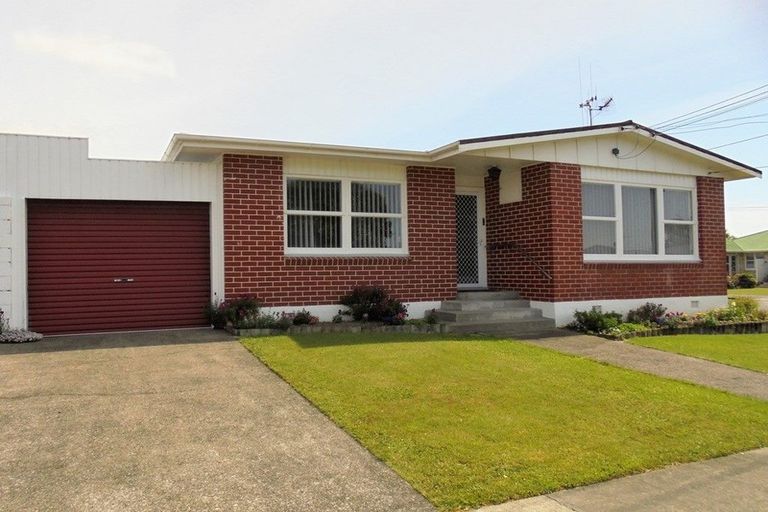 Photo of property in 18 Karaka Crescent, Levin, 5510