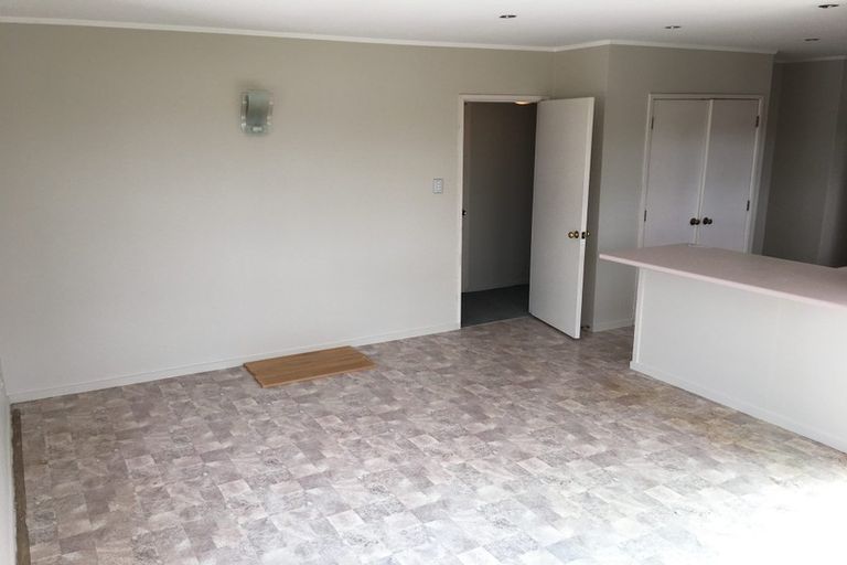Photo of property in 65 Chelsea View Drive, Chatswood, Auckland, 0626