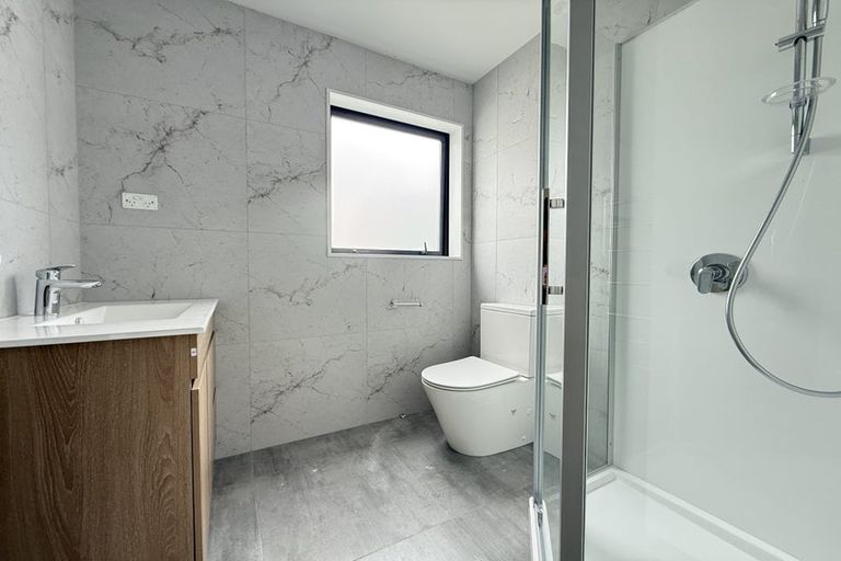 Photo of property in 40 Normanton Street, Glenfield, Auckland, 0629