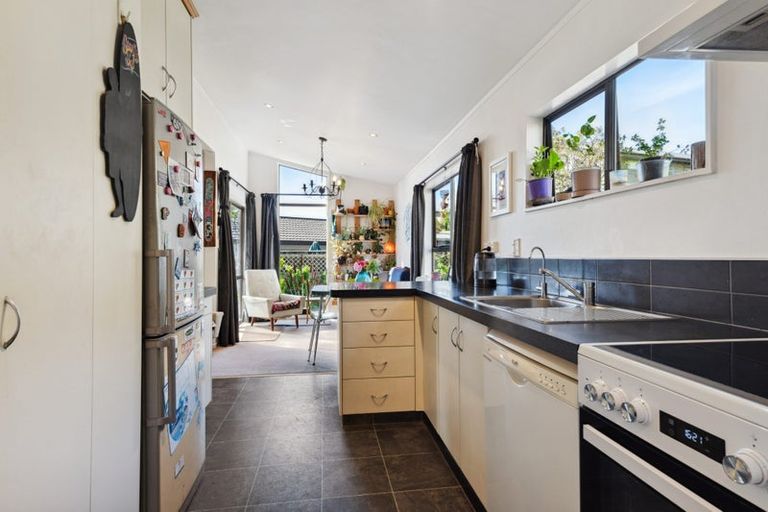 Photo of property in 15b Marchant Place, Westown, New Plymouth, 4310