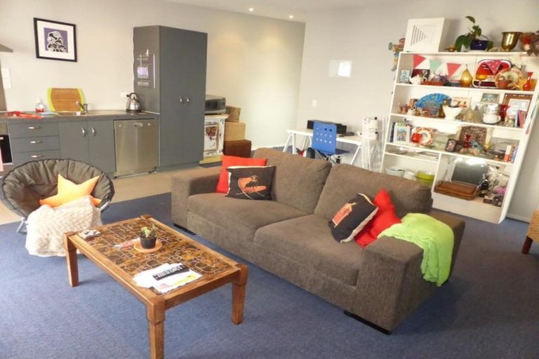 Photo of property in 3/35 Home Street, Mount Victoria, Wellington, 6011