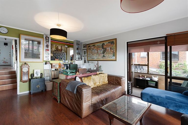 Photo of property in 1/4219 Great North Road, Glendene, Auckland, 0602