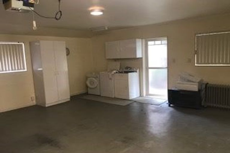 Photo of property in 34 Taioma Crescent, Te Atatu Peninsula, Auckland, 0610