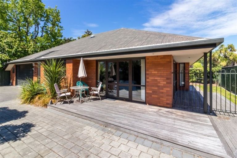 Photo of property in 49b Memorial Avenue, Ilam, Christchurch, 8053