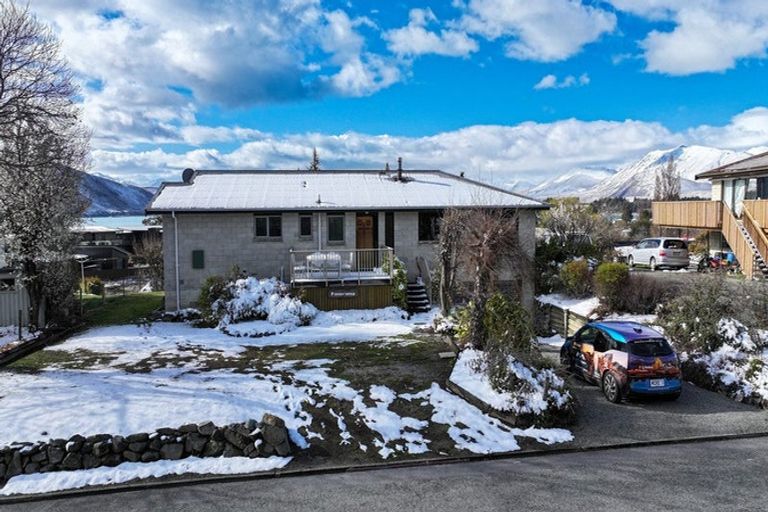 Photo of property in 5 Murray Place, Lake Tekapo, 7999