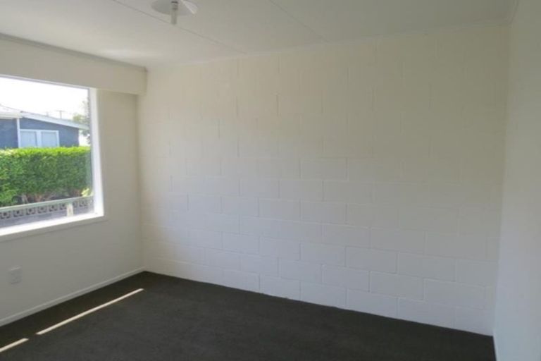 Photo of property in 8 Simons Street, Moturoa, New Plymouth, 4310