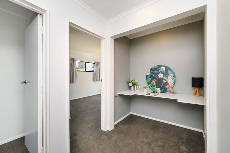 Photo of property in 20 Colonial Place, Kelvin Grove, Palmerston North, 4414