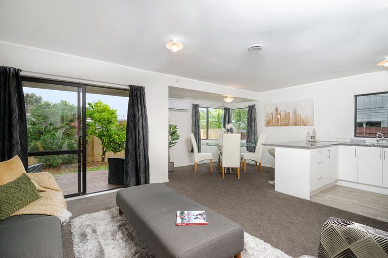 Photo of property in 5 Posa Avenue, Henderson, Auckland, 0612