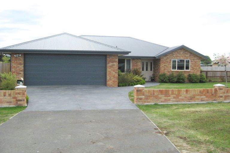 Photo of property in 17 Willowside Place, Amberley, 7410