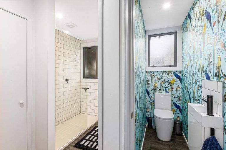 Photo of property in 112 Gloaming Hill, Titahi Bay, Porirua, 5022