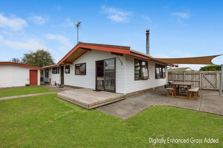 Photo of property in 6 Suzanne Grove, Kelvin Grove, Palmerston North, 4414