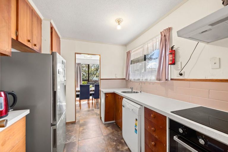 Photo of property in 2 Bogle Grove, Stokes Valley, Lower Hutt, 5019